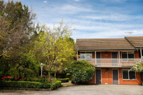 Elizabethan Lodge Melbourne